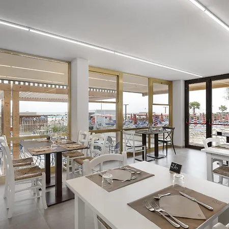Hotel Cola Frontemare Bellaria-Igea Marina Exterior foto