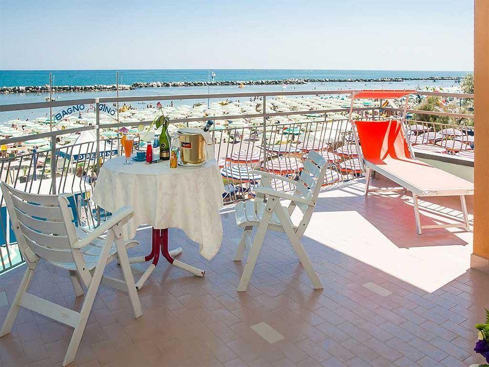 Hotel Cola Frontemare 3*